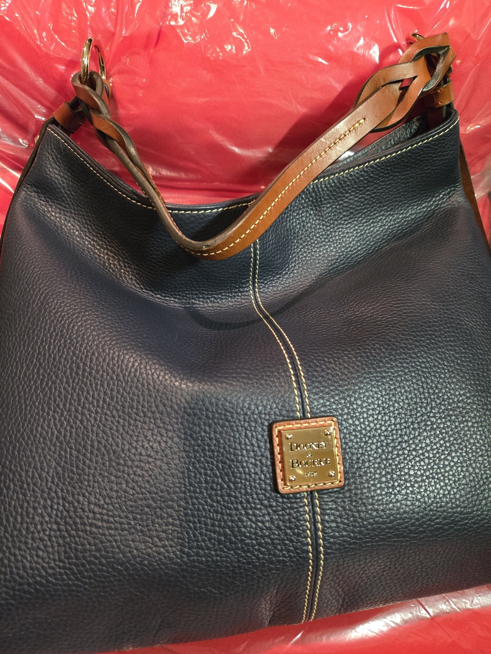 Large Dooney & Bourke Pebbled Navy Hobo/Shoulder Bag🐣. Excellent Condition💙